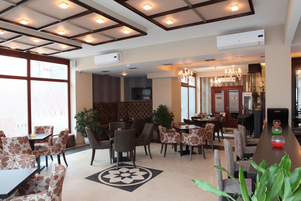 Garni Hotel Tema Nova ชาชาค ภายนอก รูปภาพ