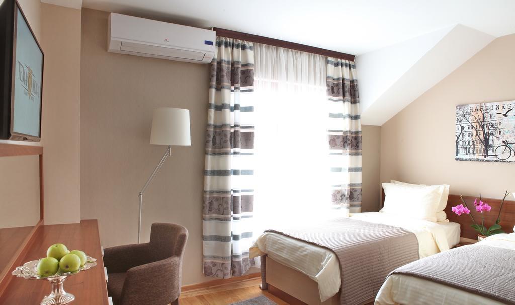 Garni Hotel Tema Nova ชาชาค ภายนอก รูปภาพ