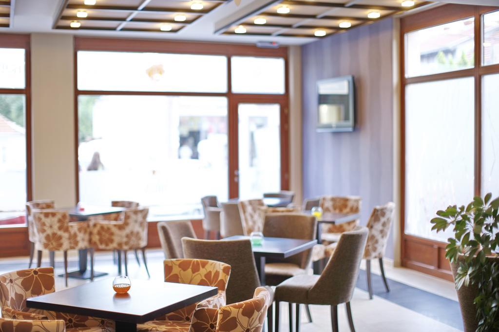 Garni Hotel Tema Nova ชาชาค ภายนอก รูปภาพ